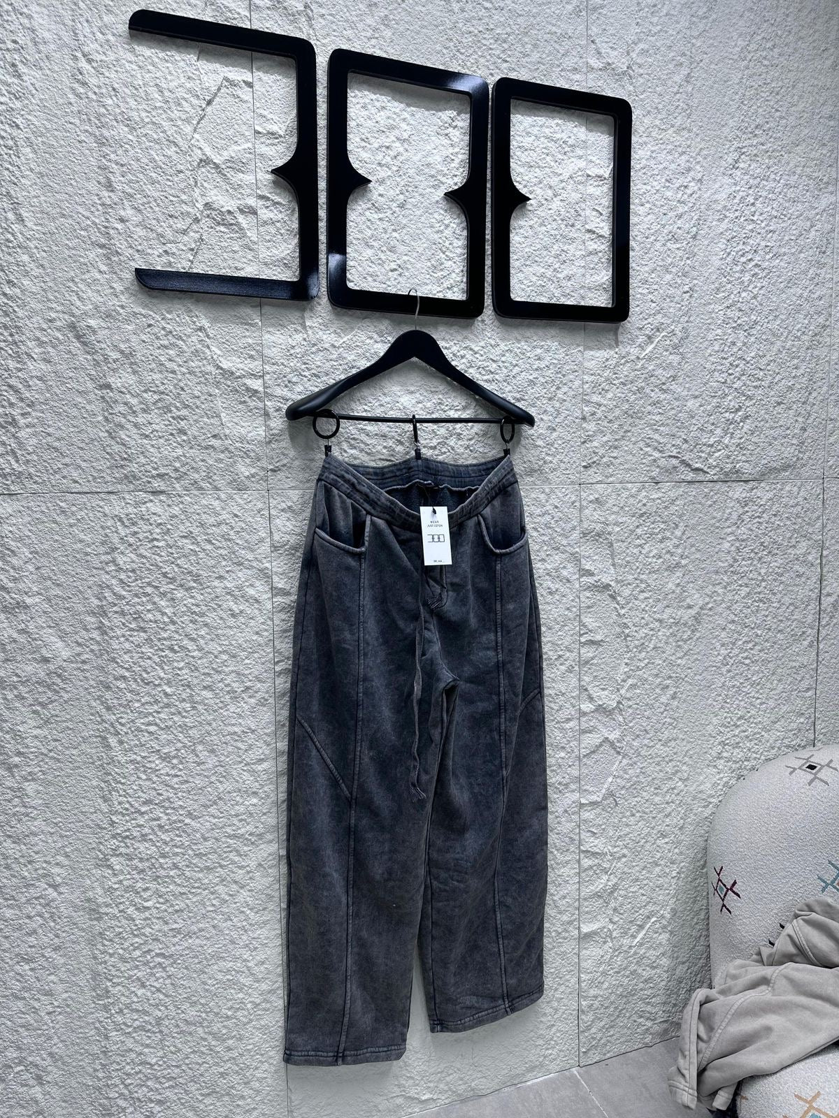 300-C SWEATPANTS