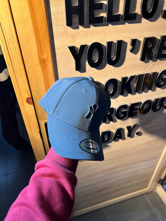 NW CAP ( SNAPBLACK )