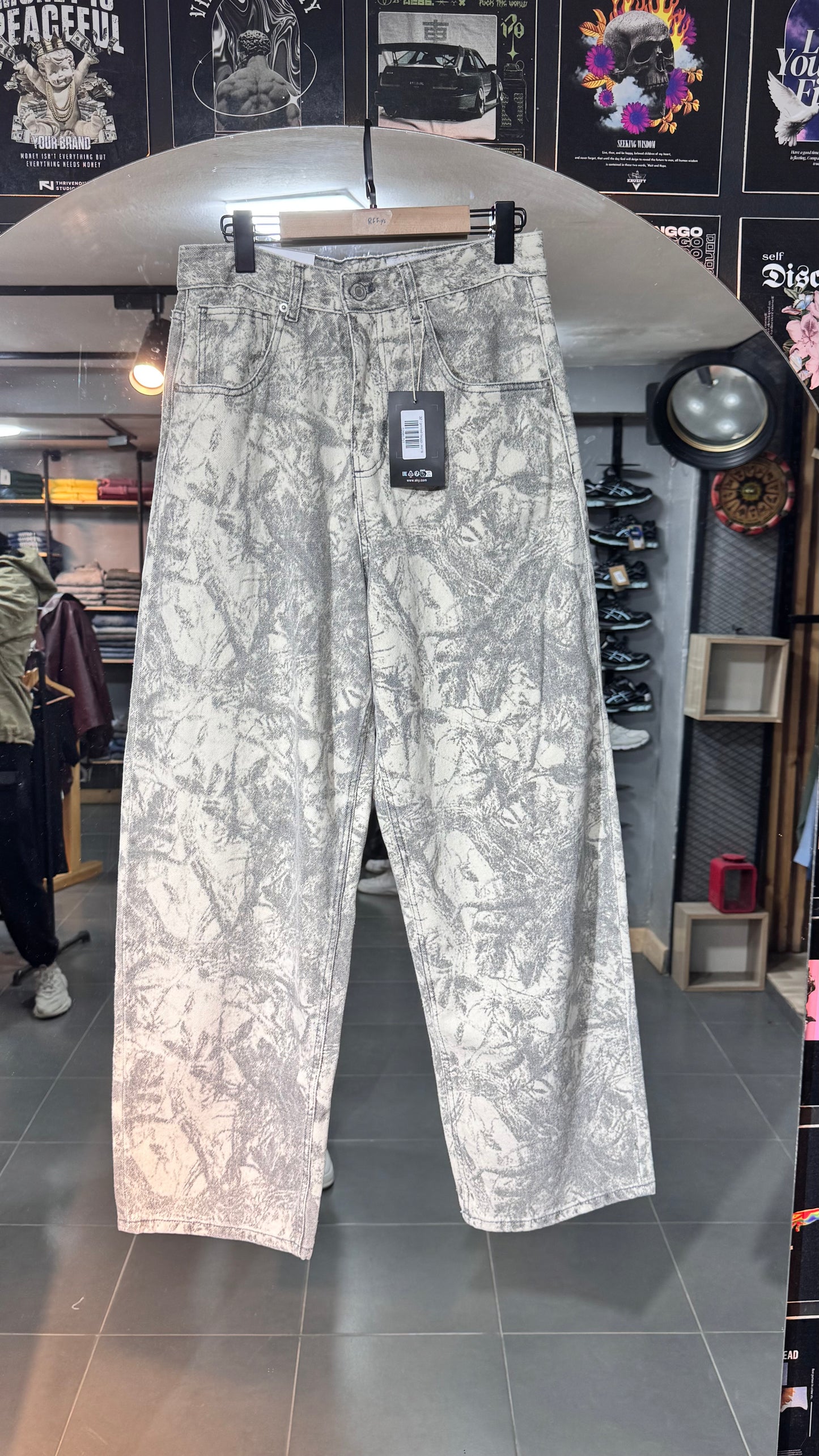 printed baggy jeans